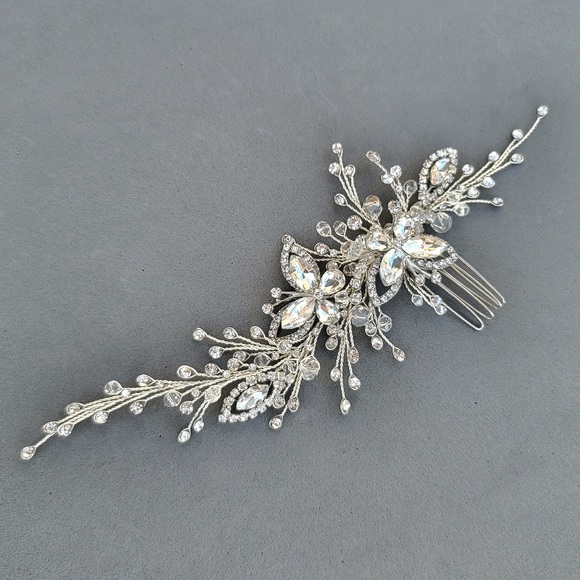 Elegant Silver Floral Hair Accessory - Picture 2 of 2